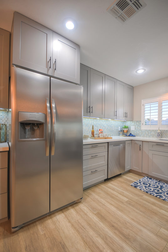 Grey Shaker Kicthen In 2021 Wood Kitchen Kitchen Tiles Backsplash Kitchen Cabinets